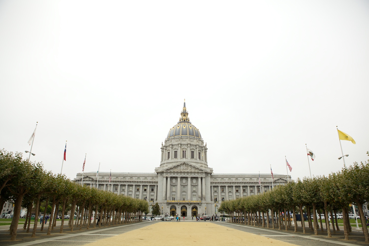 the exterior of San Francisco City Hall