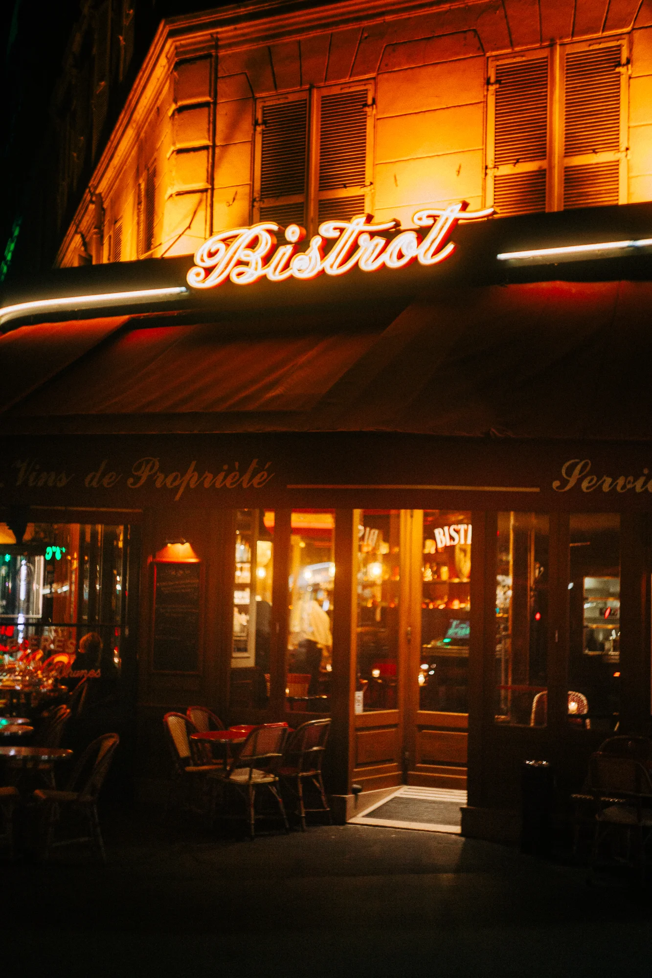 a perisian bistro at night