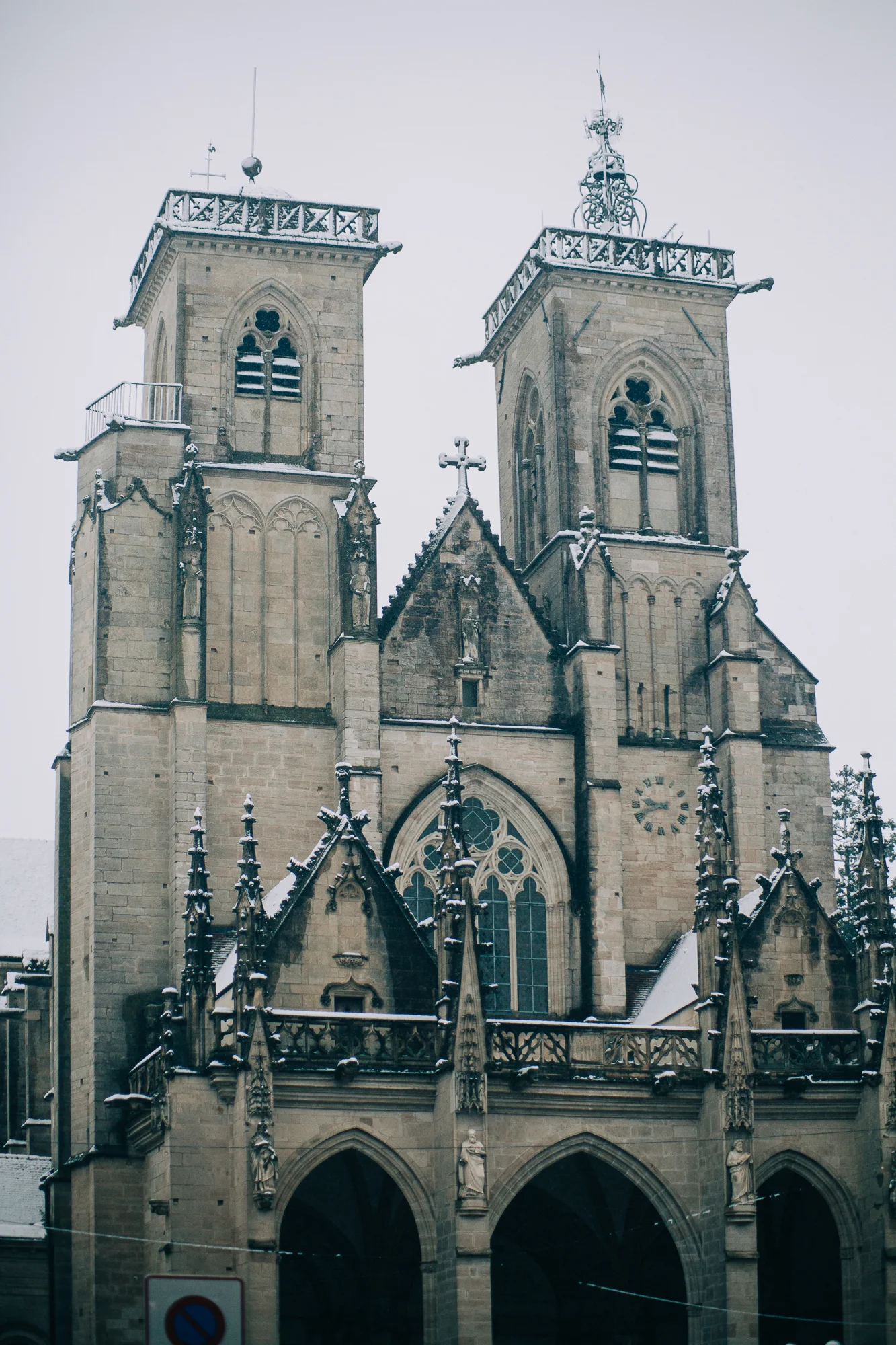 Notra Dame blanketed in snow